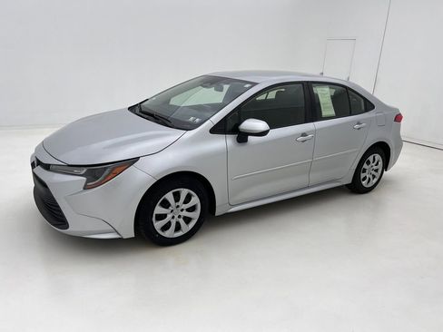 Used 2023 Toyota Corolla LE image 5