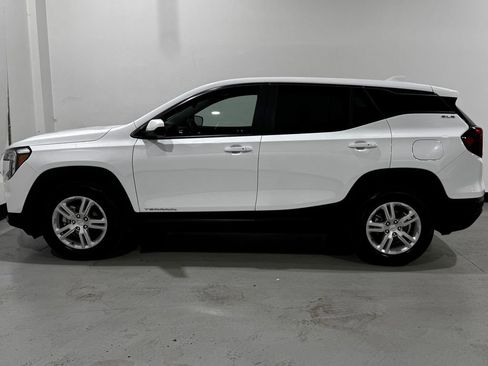 Used 2024 GMC Terrain SLE image 13