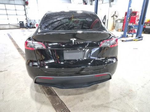 Used 2021 Tesla Model Y Long Range image 6