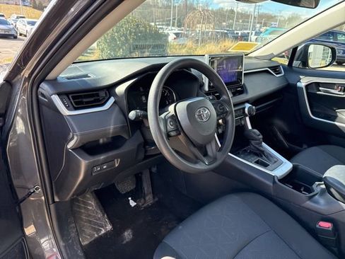 Used 2025 Toyota RAV4 XLE image 24