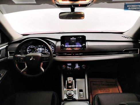 Used 2024 Mitsubishi Outlander ES image 45