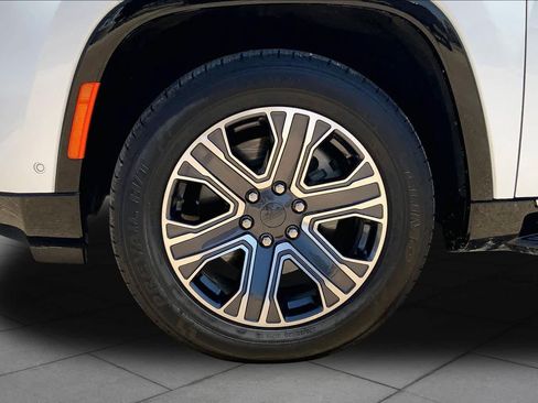 Used 2024 Jeep Wagoneer Series II w/ Flexible Seating Group RWD image 11