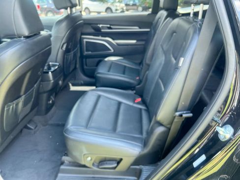 Used 2025 Kia Telluride S FWD image 25