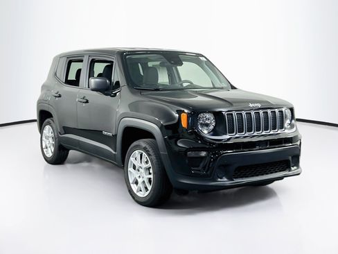 Used 2023 Jeep Renegade Latitude AWD/4WD image 3