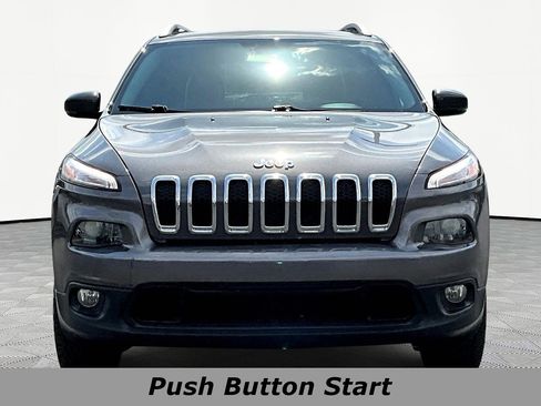 Used 2018 Jeep Cherokee Latitude Plus w/ Comfort/Convenience Group AWD/4WD image 2