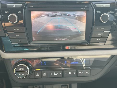 Used 2015 Toyota Corolla LE image 30