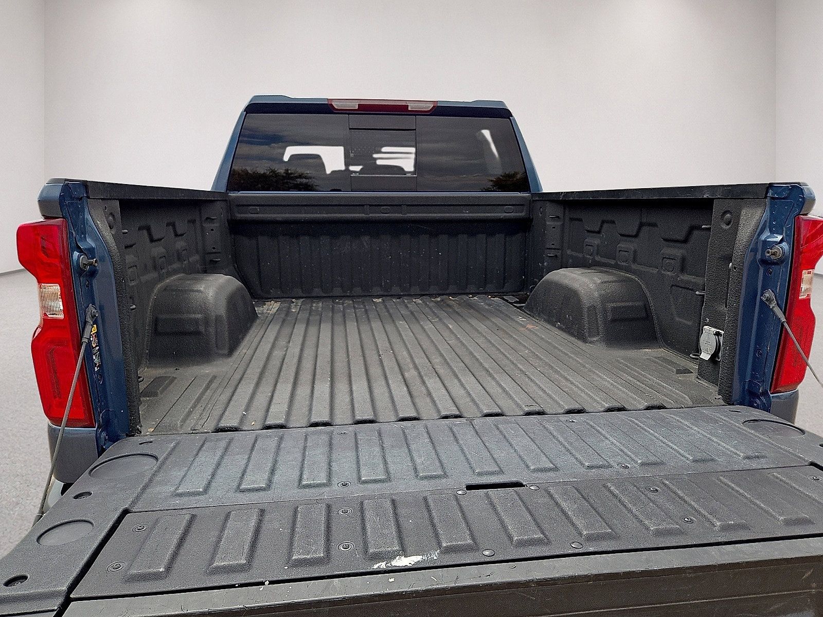 Used 2024 Chevrolet Silverado 1500 LT Trail Boss w/ Convenience Package II AWD/4WD image 15