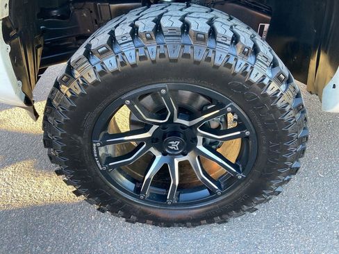 Used 2023 Nissan Titan SV w/ SV Convenience Package AWD/4WD image 10