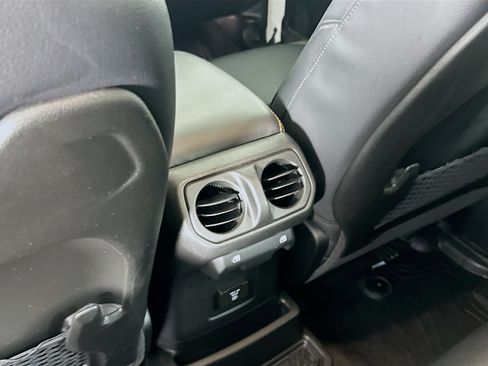 Used 2024 Jeep Wrangler Unlimited Sahara AWD/4WD image 26