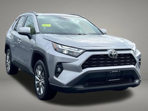 Used 2022 Toyota RAV4 XLE Premium AWD/4WD image 10