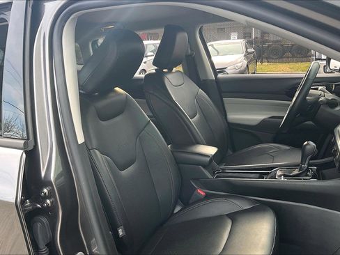 Used 2022 Jeep Compass Limited image 9