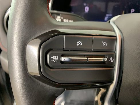 Used 2024 Chevrolet Colorado Z71 w/ Z71 Convenience Package 2 image 19