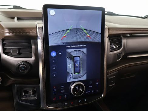 Used 2024 Ford Expedition King Ranch image 6