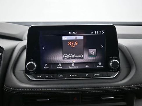 Used 2025 Nissan Rogue SV AWD/4WD image 24