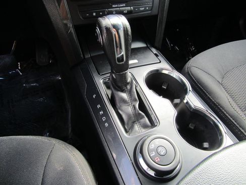 Used 2018 Ford Explorer XLT image 19
