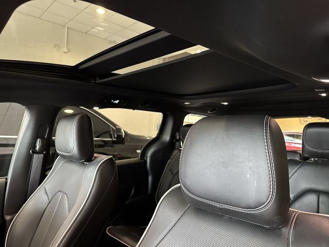 Used 2026 Chrysler Pacifica Limited FWD image 12