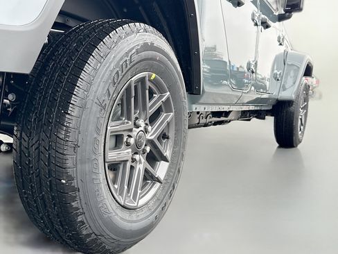 New 2026 Jeep Gladiator Sport image 13