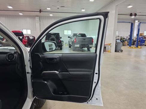 Used 2021 Toyota Tacoma SR5 w/ Trail Edition AWD/4WD image 29