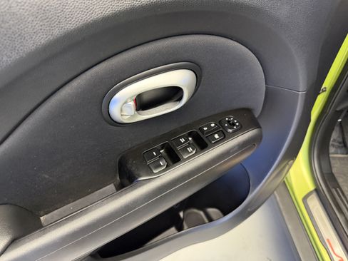 Used 2014 Kia Soul FWD image 10