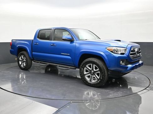 Used 2016 Toyota Tacoma TRD Sport w/ Towing Package RWD image 7