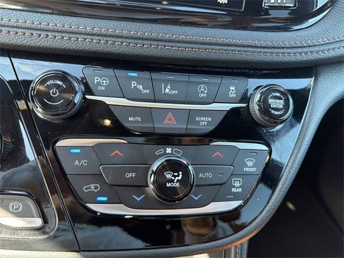 Used 2024 Chrysler Pacifica Pinnacle image 28