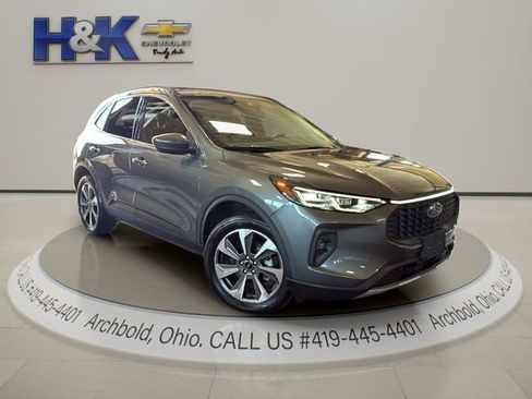 Used 2025 Ford Escape Platinum AWD/4WD image 1