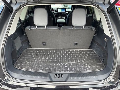 Used 2025 Lincoln Aviator Reserve w/ Equipment Group 201A AWD/4WD image 32