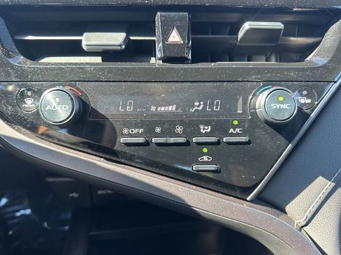 Used 2024 Toyota Camry SE image 18