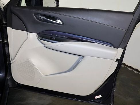 Used 2023 Cadillac XT4 Luxury w/ Cold Weather Package FWD image 31