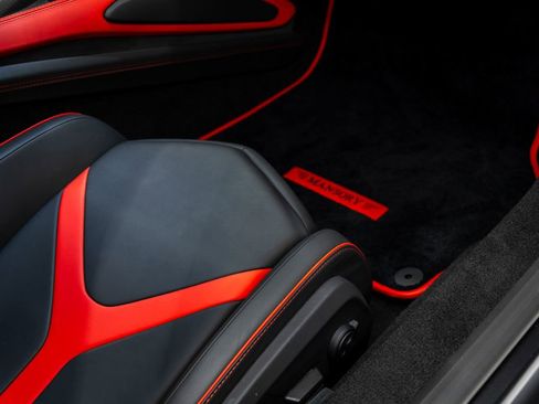 Used 2024 Lamborghini Revuelto image 38