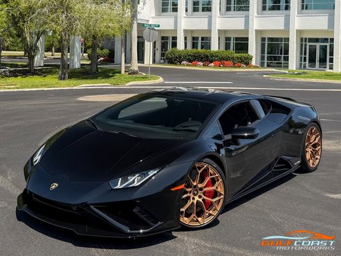 Used 2022 Lamborghini Huracan EVO RWD image 6