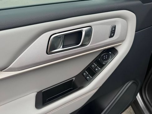 New 2025 Ford Explorer Active w/ Active Comfort Package RWD image 14