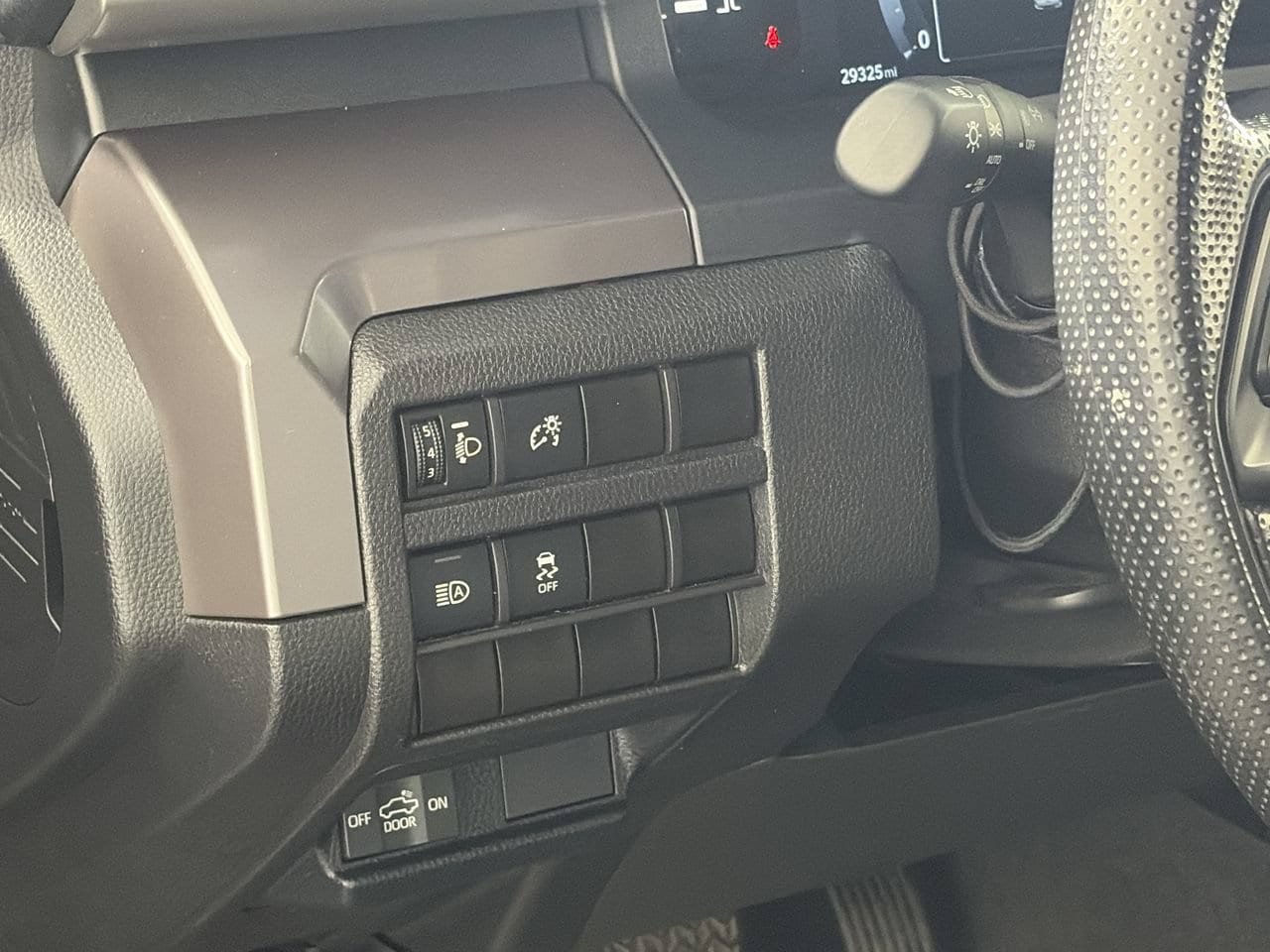 Used 2025 Toyota Tacoma SR5 AWD/4WD image 12