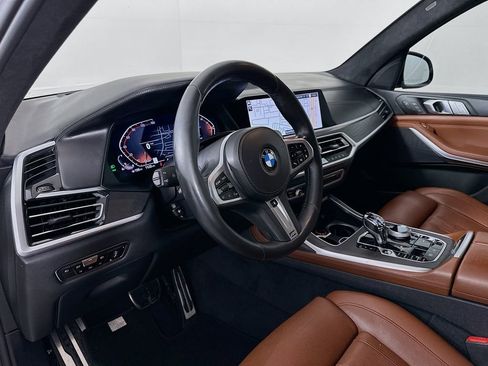 Used 2022 BMW X7 xDrive40i w/ M Sport Package image 9