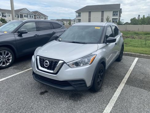 Used 2019 Nissan Kicks S FWD image 13