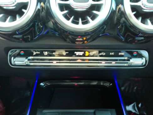 Used 2020 Mercedes-Benz GLB 250 w/ Premium Package image 47