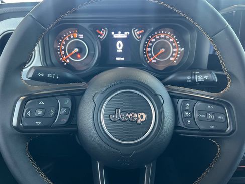 Used 2024 Jeep Gladiator Sport image 19