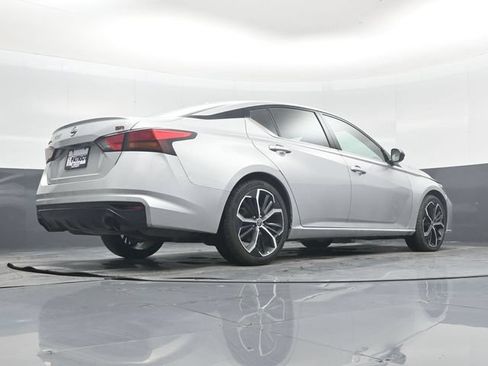 Used 2023 Nissan Altima 2.5 SR FWD image 41