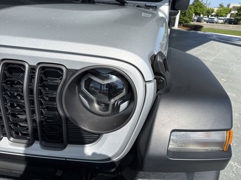 Used 2024 Jeep Wrangler Unlimited Sport AWD/4WD image 5