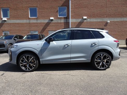 New 2026 Audi Q3 quattro 2.0T AWD/4WD image 2