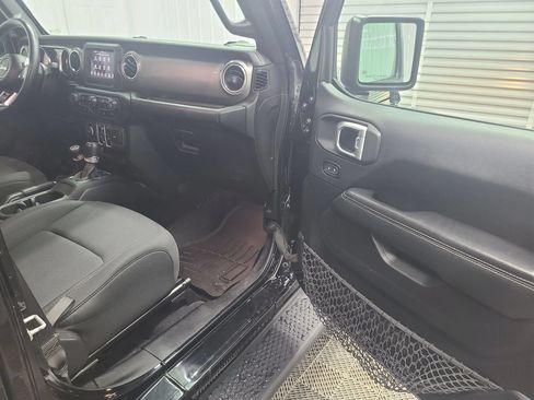 Used 2020 Jeep Wrangler Unlimited Sahara AWD/4WD image 39