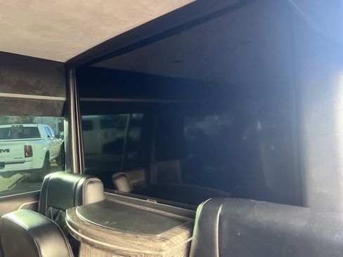 Used 2019 GMC Yukon XL Denali image 29