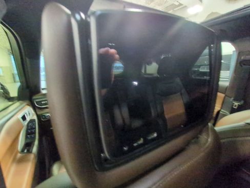 Used 2022 Ford Explorer King Ranch w/ Premium Technology Package image 21