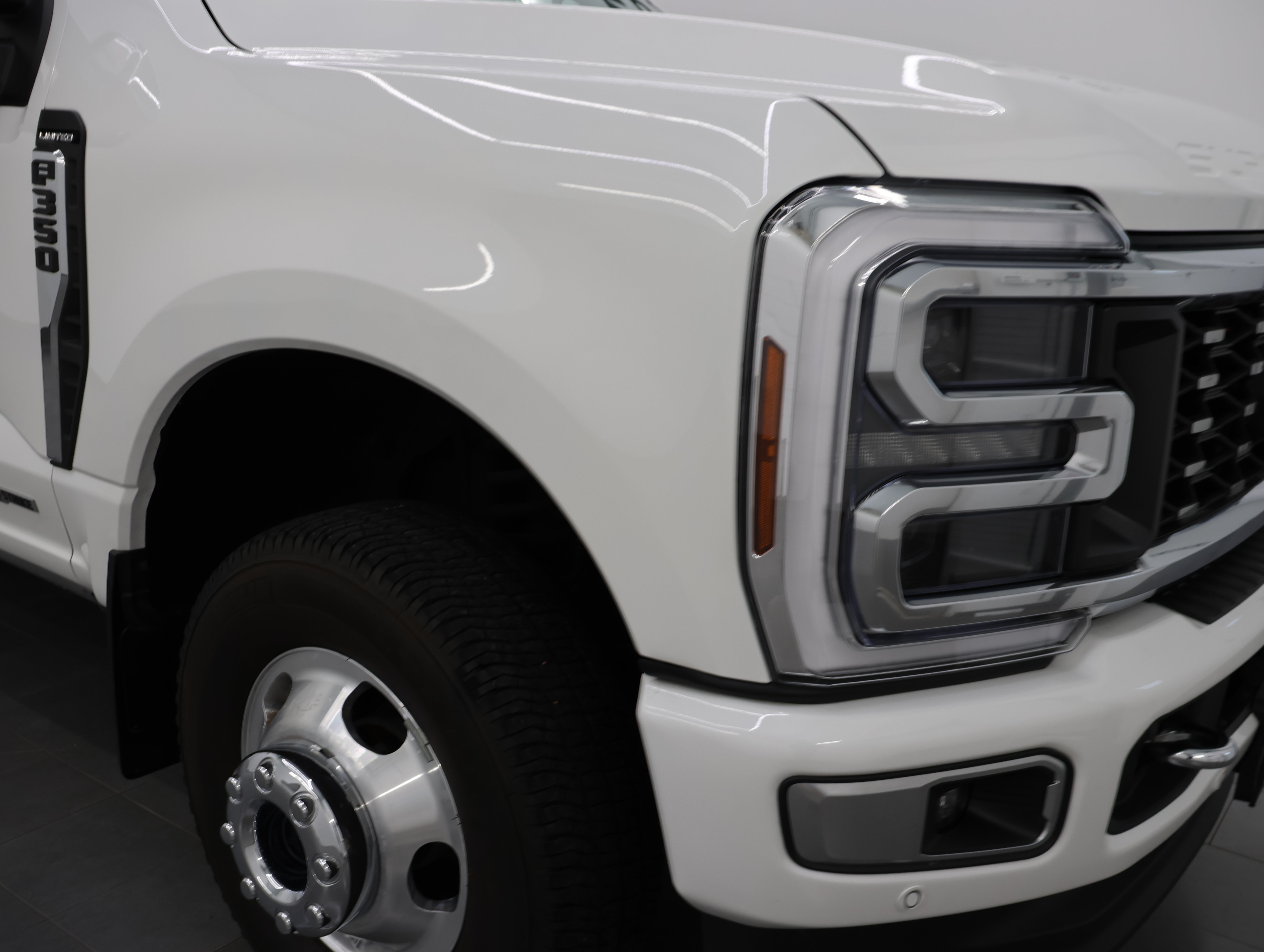 Used 2024 Ford F350 Limited w/ FX4 Off-Road Package AWD/4WD image 28