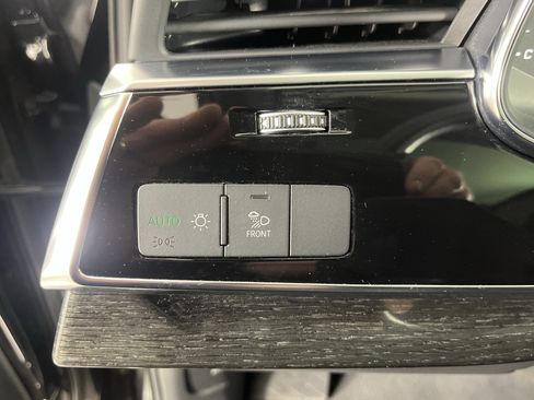 Used 2020 Audi Q7 3.0T Premium image 21