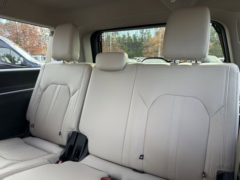 Used 2024 Ford Expedition Max Platinum image 28