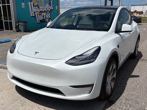 Used 2023 Tesla Model Y Long Range image 7