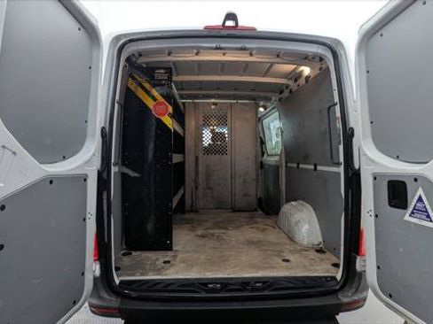 Used 2022 Mercedes-Benz Sprinter 2500 image 16