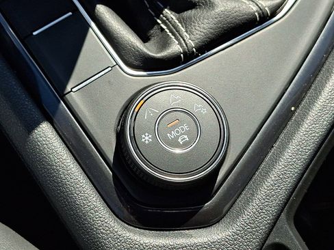 Certified 2024 Volkswagen Tiguan SE R-Line AWD/4WD image 26