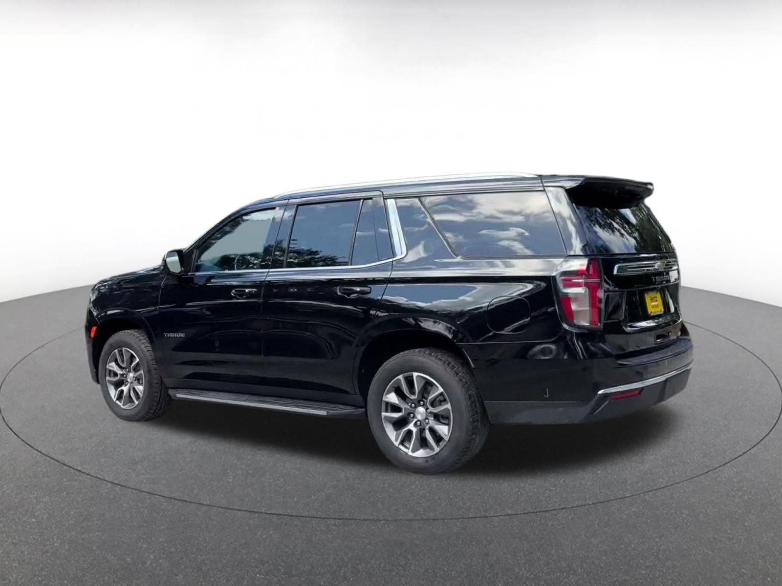 Used 2024 Chevrolet Tahoe LT w/ Luxury Package AWD/4WD image 9